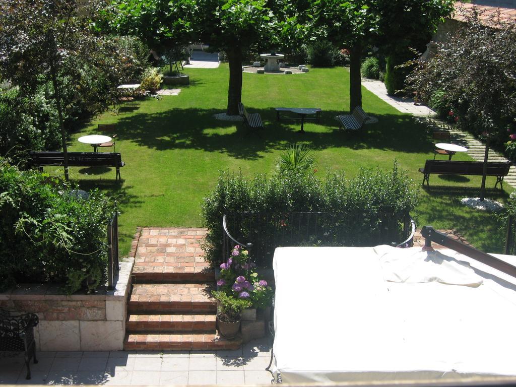 Apartamentos La Pontiga *** Infiesto Exterior photo